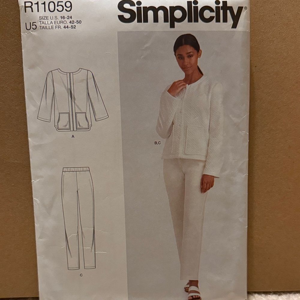 Simplicity plus size women's top and pants sewing pattern